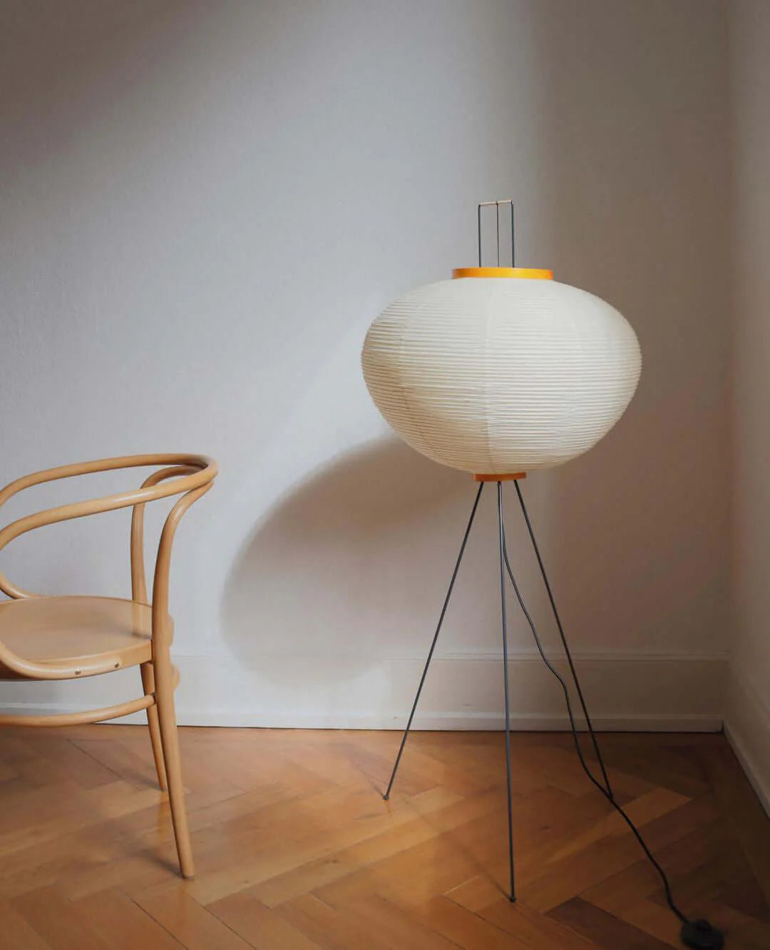 Akari 10A Floor Lamp