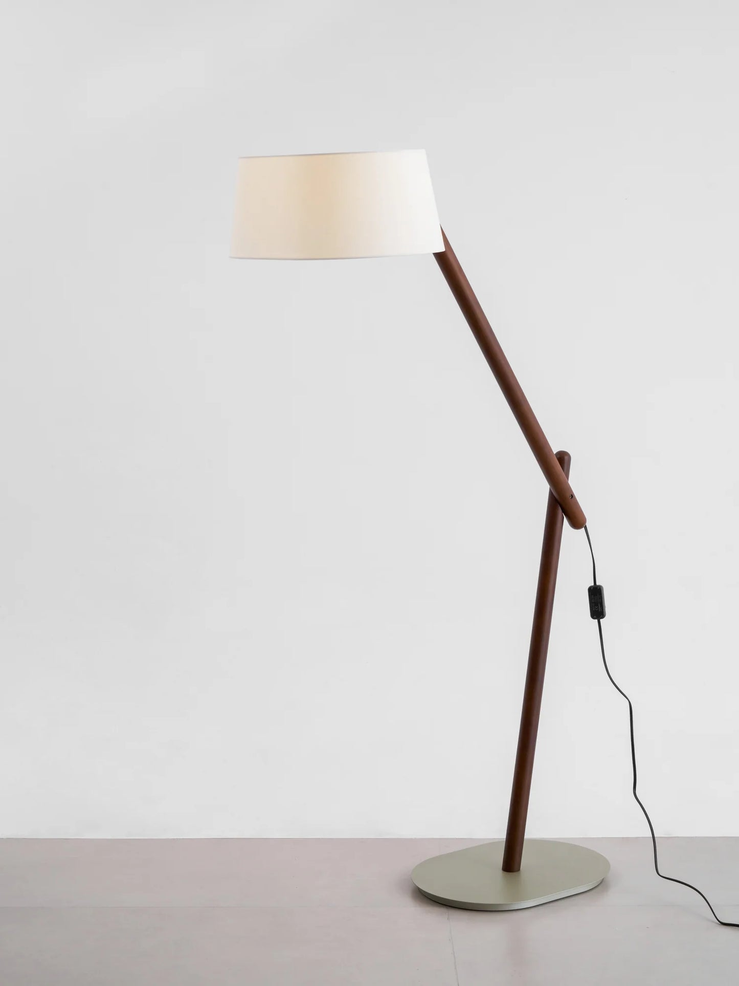 Lean Pivot Floor Lamp