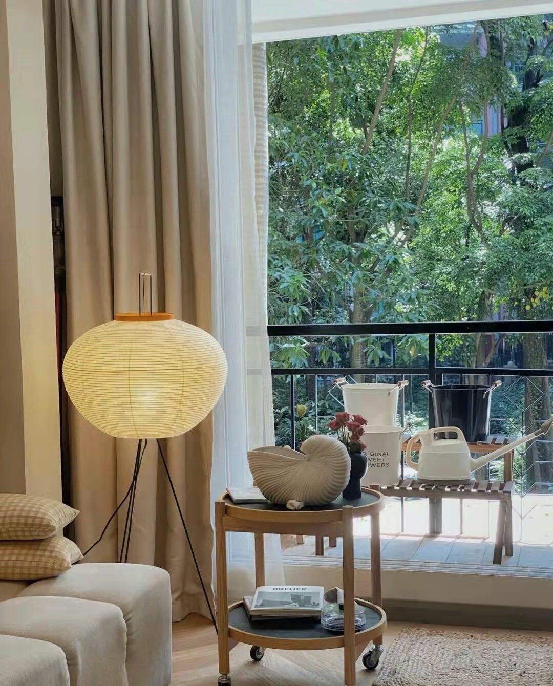Akari 10A Floor Lamp