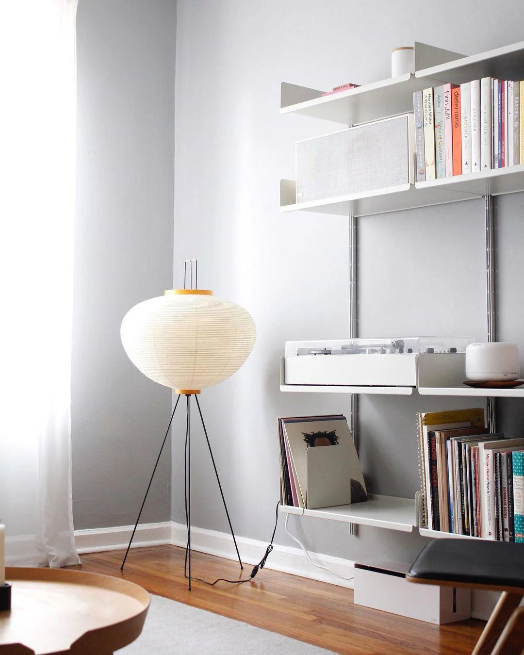 Akari 10A Floor Lamp