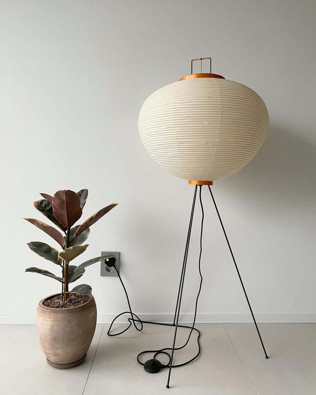 Akari 10A Floor Lamp