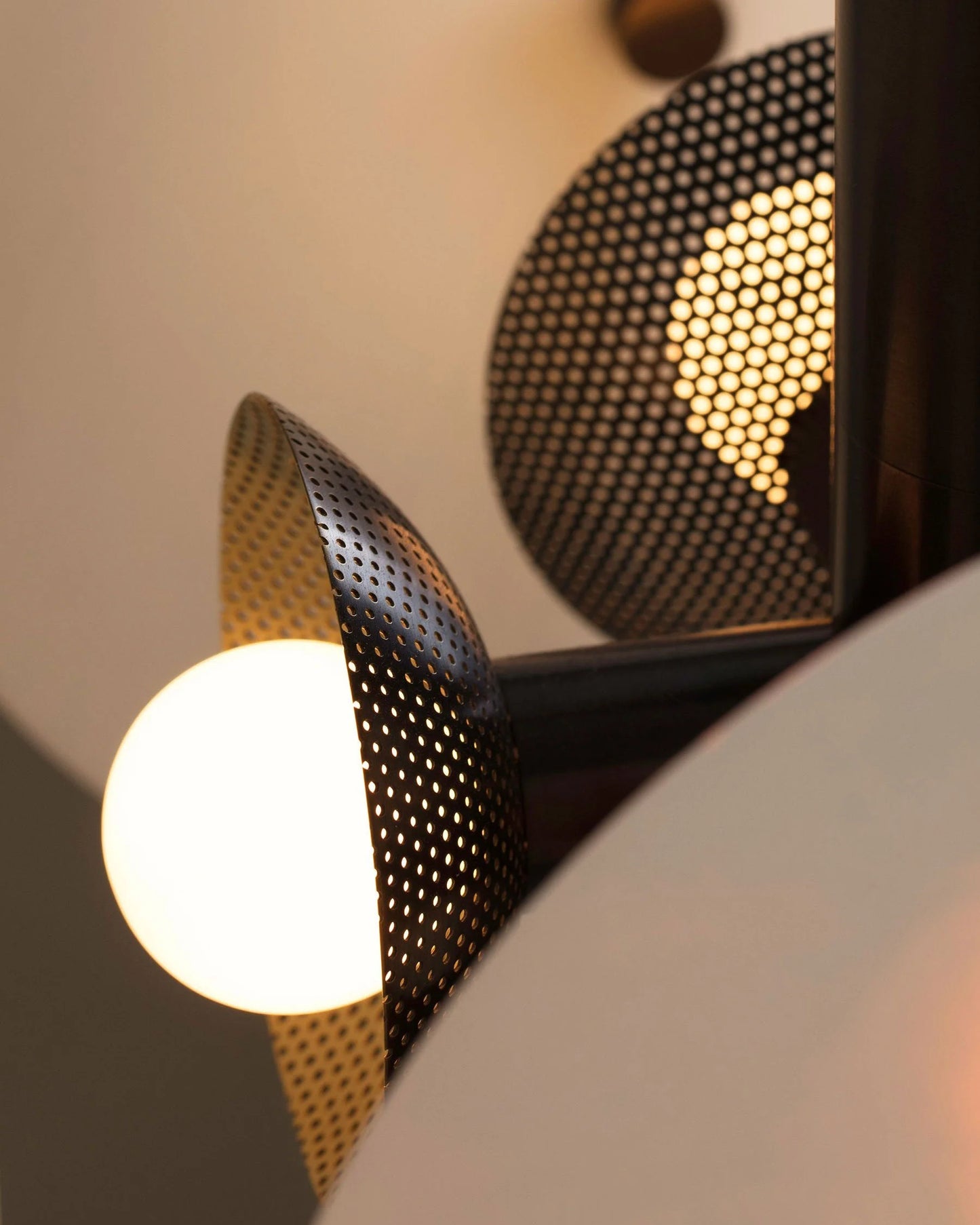 Aperture Art Pendant Lamp