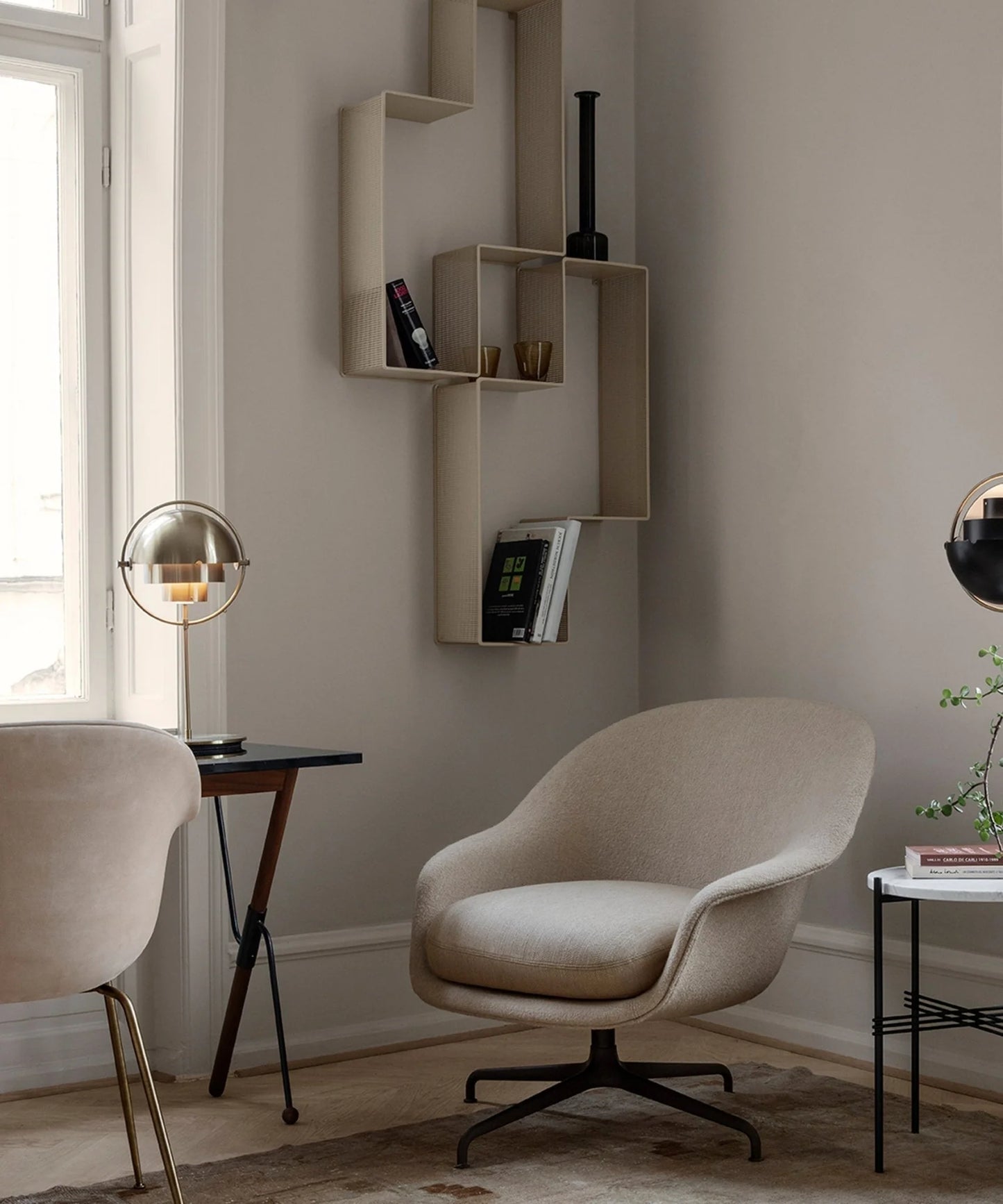 Deformed Ball Table Lamp