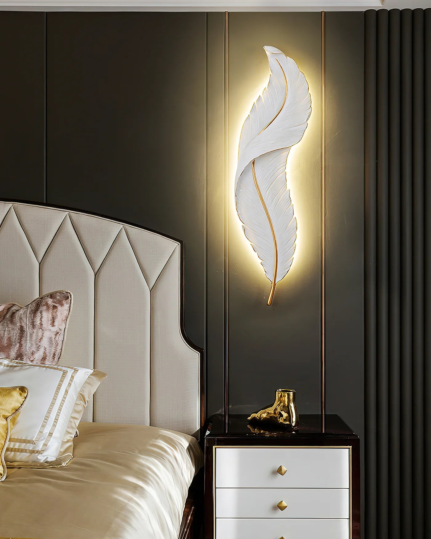 Feather Wall Lamp