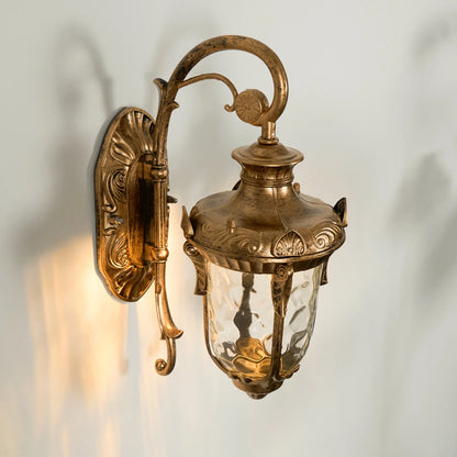 Heritage Outdoor Wall Lamp