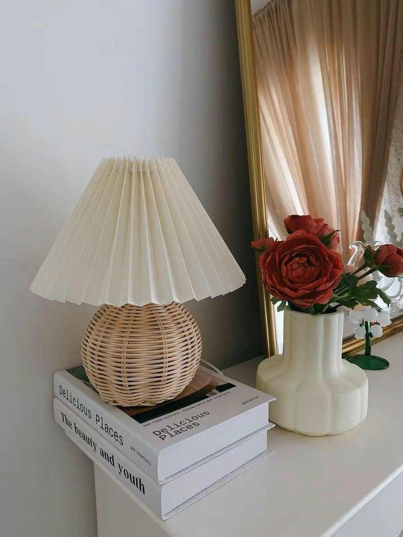 Rattan Pleated Table lamp