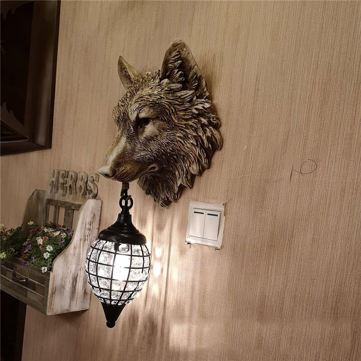 Wolf Head Wall Lamp